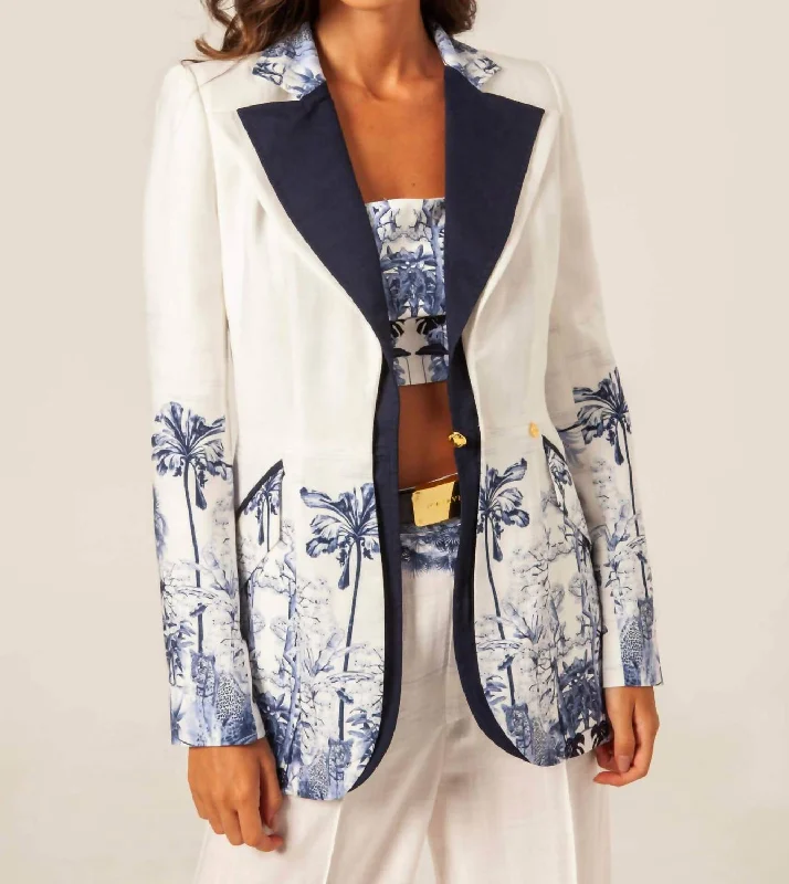 Women’s Hiking Clothing Savage Wild Blazer In White/navy